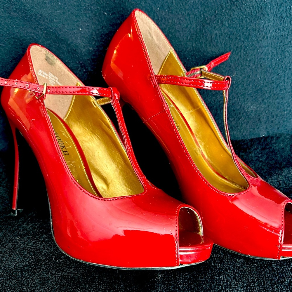 Audrey Brooke red T-strap platform pumps. Size 7.5